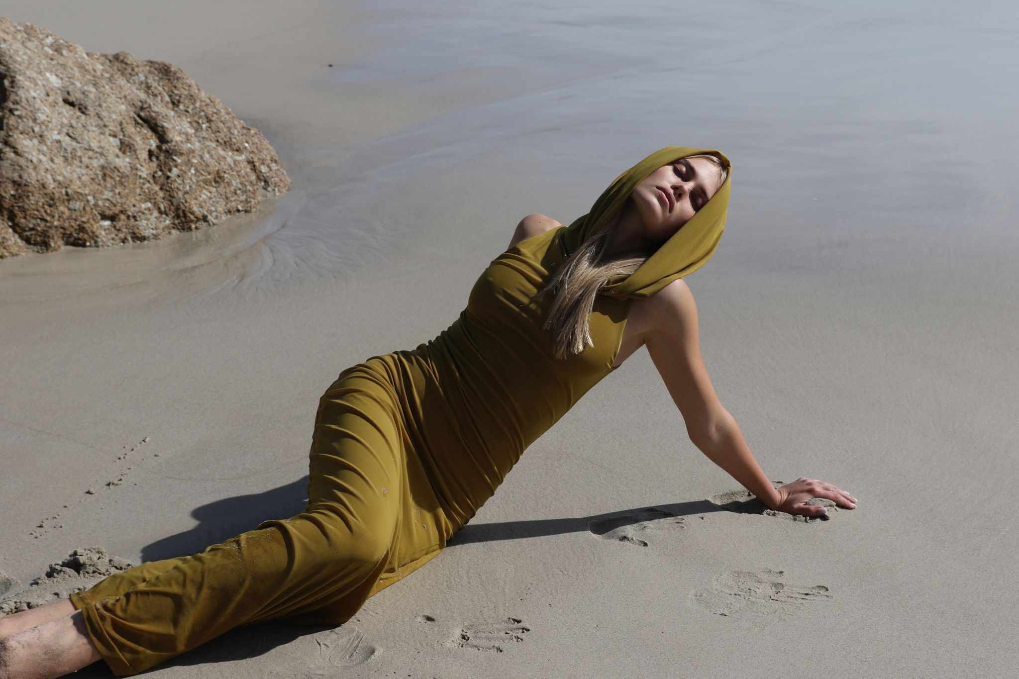 LONG HOODED DRESS // COOL MUSTARD